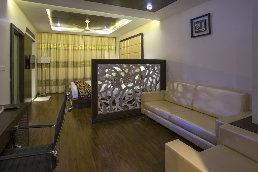 Hotel Ravi Residency Morbi Zimmer foto