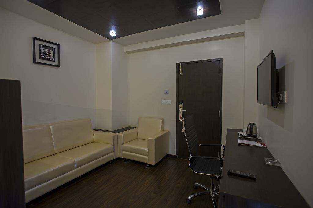 Hotel Ravi Residency Morbi Zimmer foto